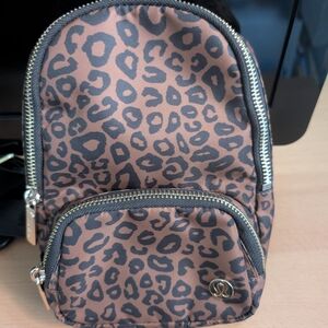 lululemon Everywhere Sling Bag Small 2L